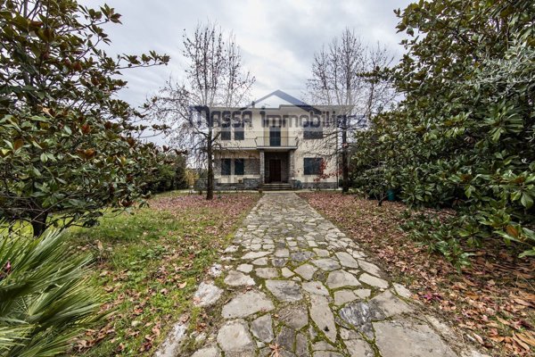 appartamento in vendita a Pescia in zona Collodi