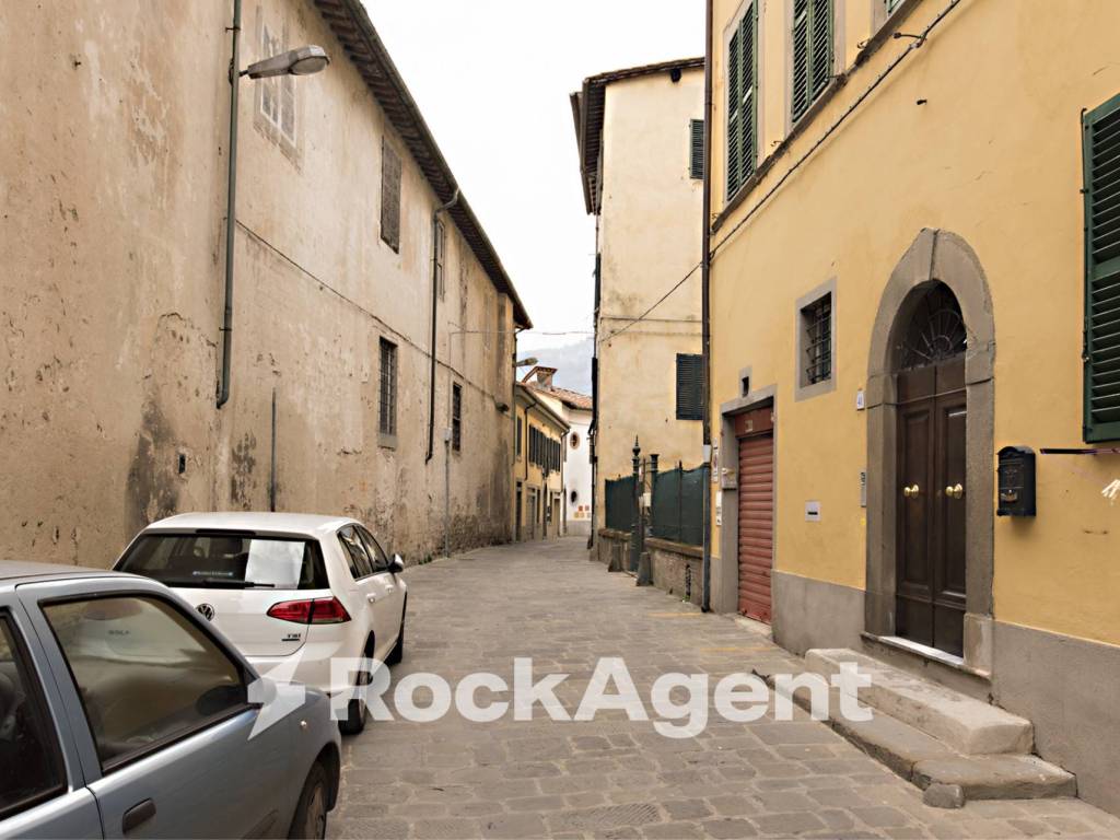 casa indipendente in vendita a Pescia