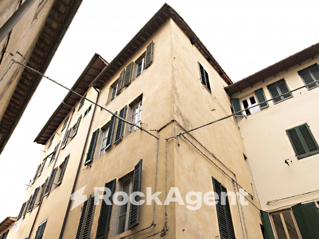 casa indipendente in vendita a Pescia