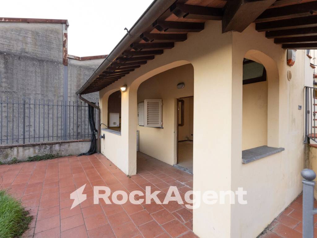 appartamento in vendita a Pescia in zona Collodi