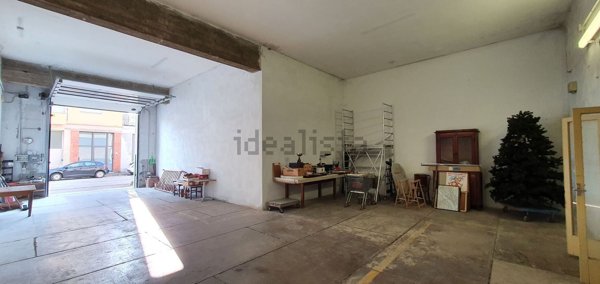 locale di sgombero in vendita a Pescia