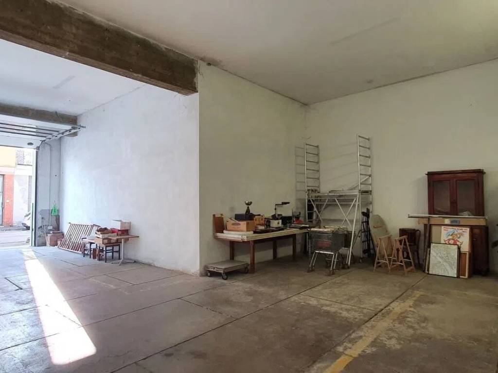 locale commerciale in vendita a Pescia