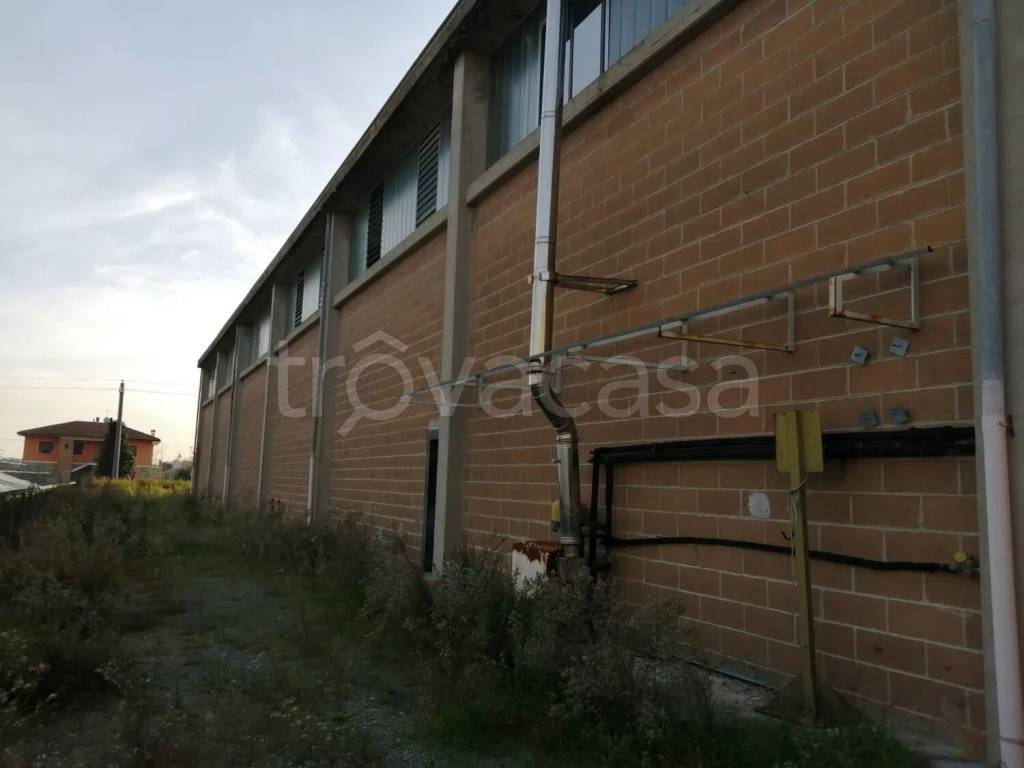 locale commerciale in vendita a Pescia