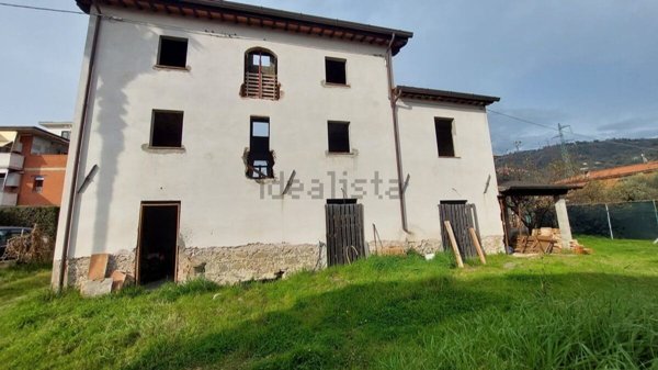 casa indipendente in vendita a Pescia