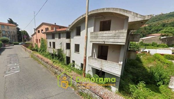 casa indipendente in vendita a Pescia
