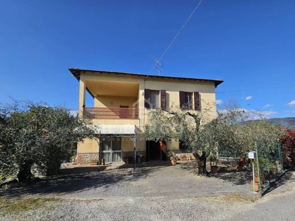 casa indipendente in vendita a Pescia in zona Pescia Morta