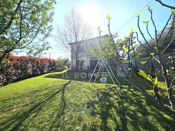 casa indipendente in vendita a Pescia in zona Zei