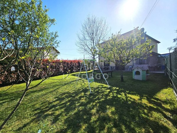 casa indipendente in vendita a Pescia in zona Zei