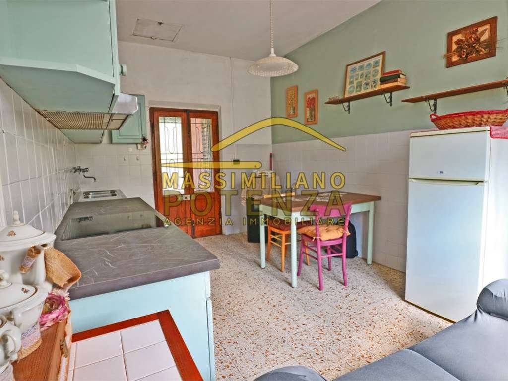 appartamento in vendita a Pescia in zona Pietrabuona