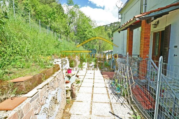 appartamento in vendita a Pescia in zona Pietrabuona