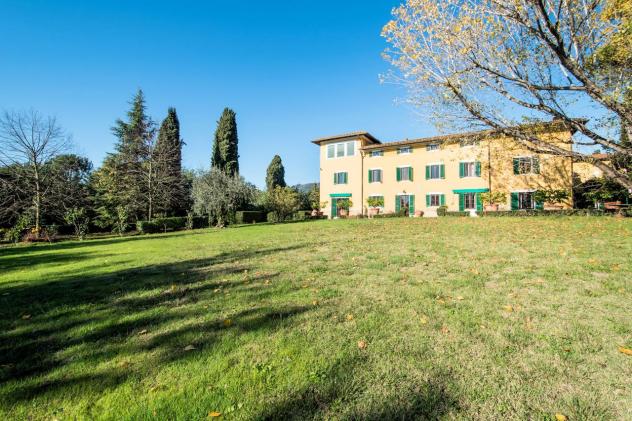 casa indipendente in vendita a Pescia