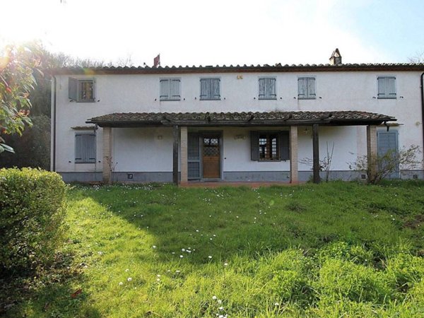 casa indipendente in vendita a Pescia