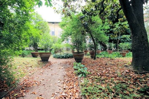 locale di sgombero in vendita a Pescia