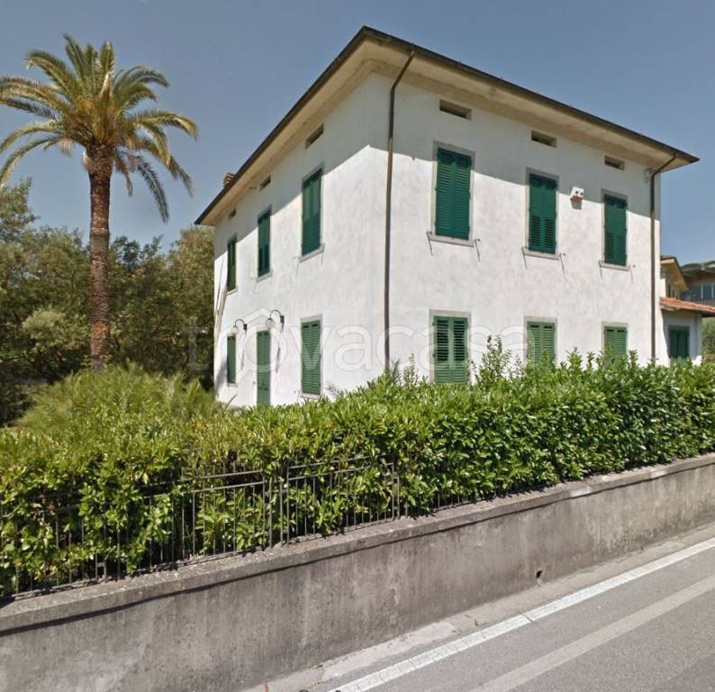 appartamento in vendita a Pescia in zona Collodi