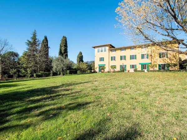 casa indipendente in vendita a Pescia