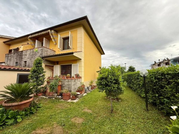 casa indipendente in vendita a Pescia in zona Pescia Morta