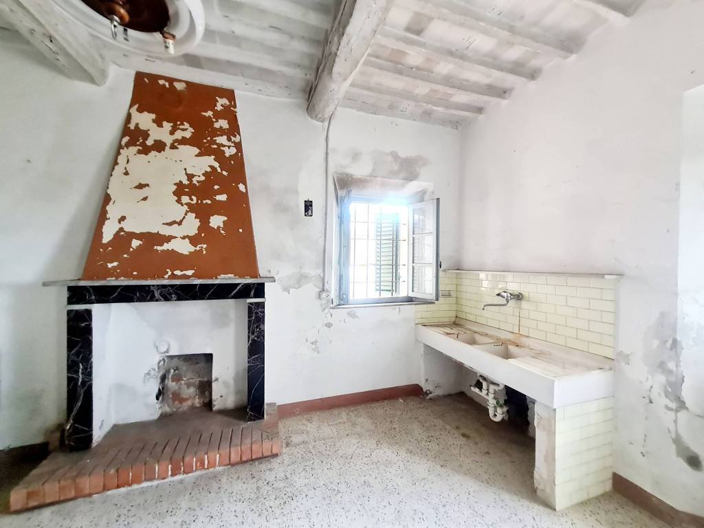 casa indipendente in vendita a Pescia in zona Vellano