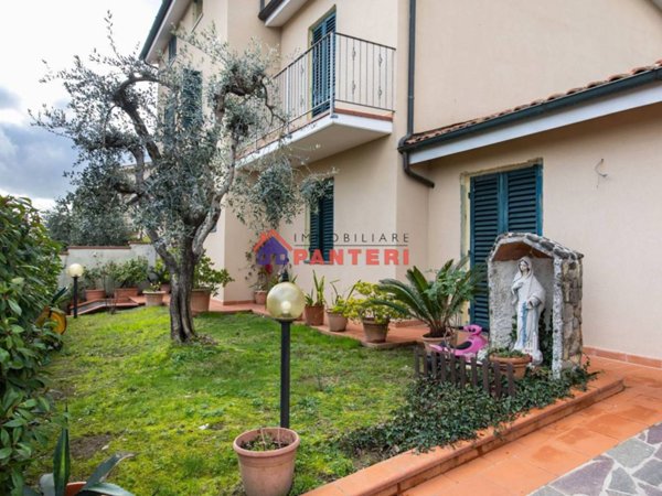 casa indipendente in vendita a Pescia in zona Veneri