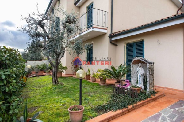 casa indipendente in vendita a Pescia in zona Veneri
