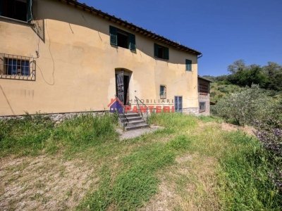 casa indipendente in vendita a Pescia