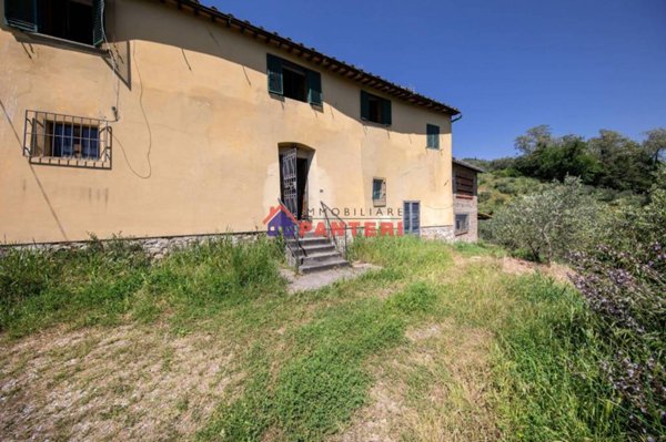 casa indipendente in vendita a Pescia