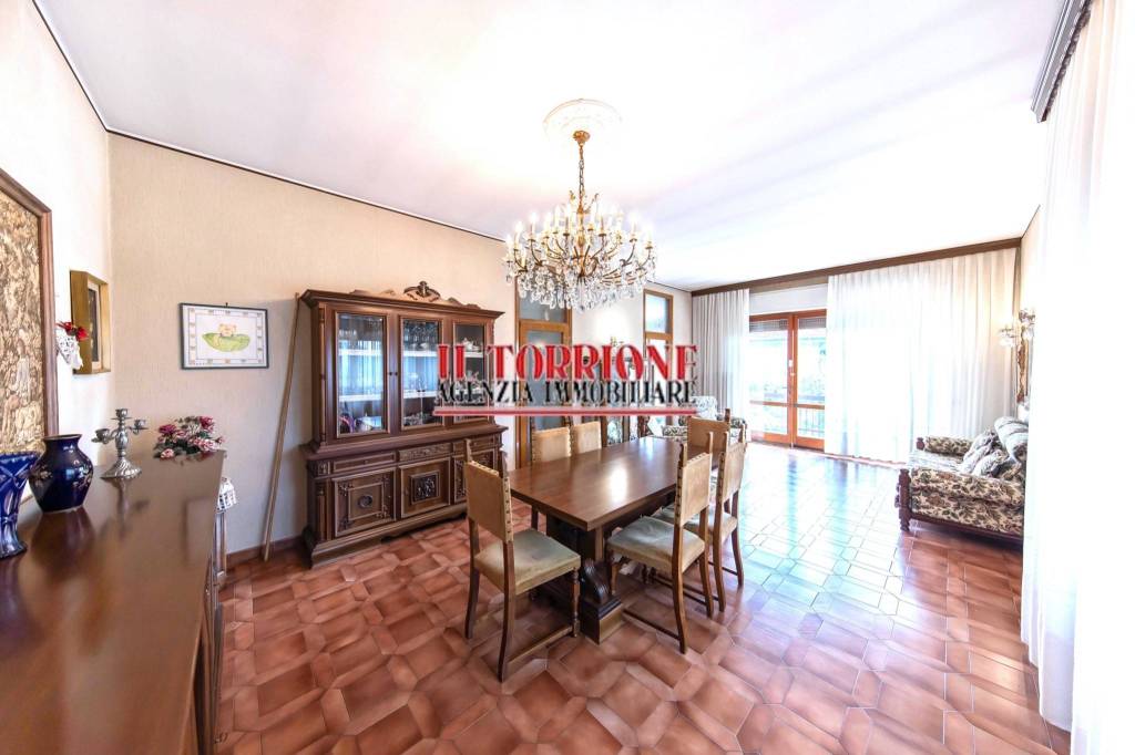 casa indipendente in vendita a Pescia