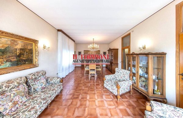 casa indipendente in vendita a Pescia