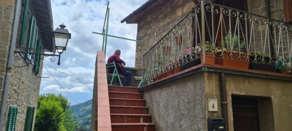 casa indipendente in vendita a Pescia in zona Aramo