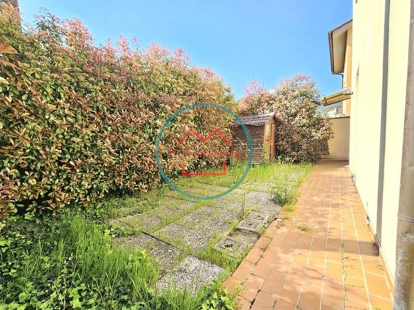 casa indipendente in vendita a Pescia in zona Veneri