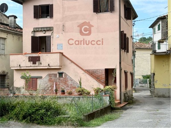 appartamento in vendita a Pescia in zona Collodi