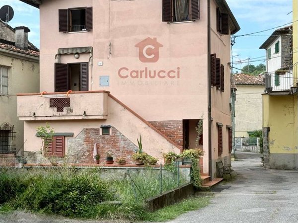 appartamento in vendita a Pescia in zona Collodi