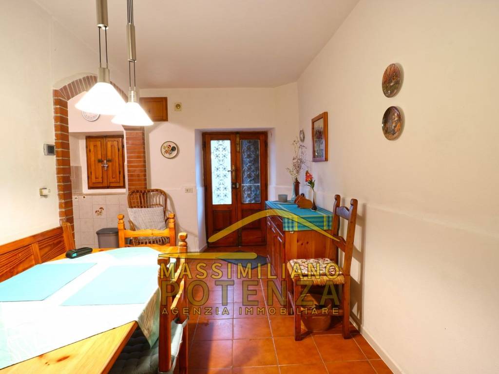appartamento in vendita a Pescia in zona Pontito