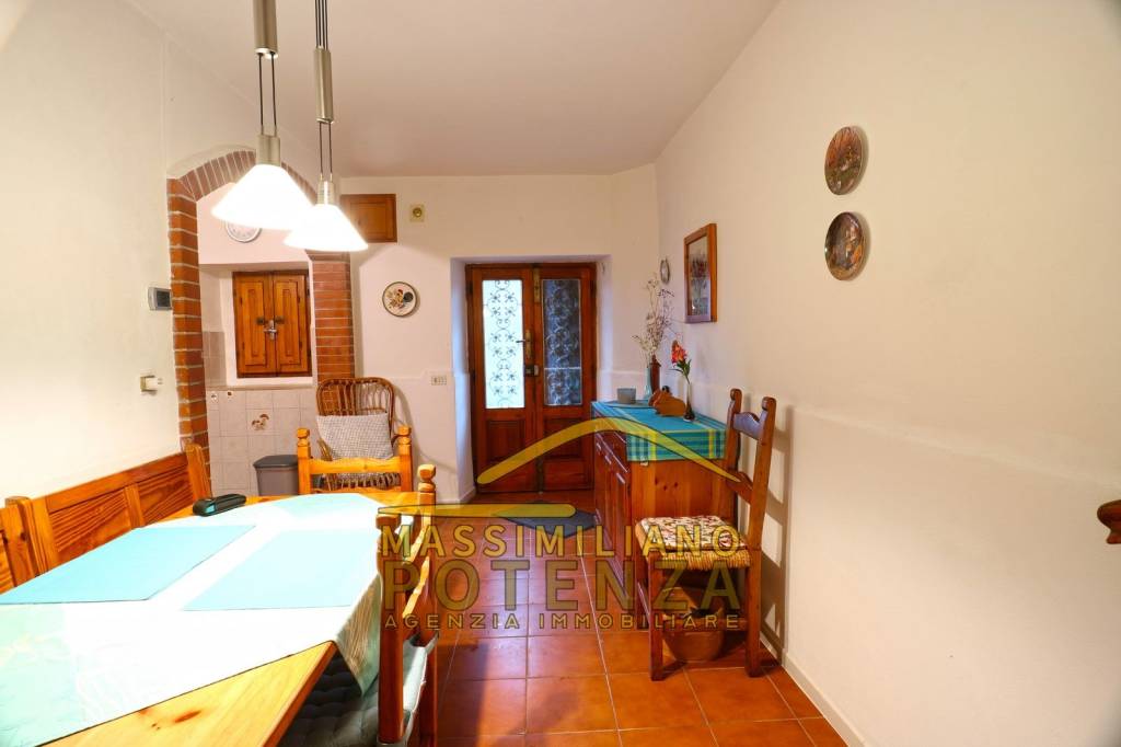 appartamento in vendita a Pescia in zona Pontito