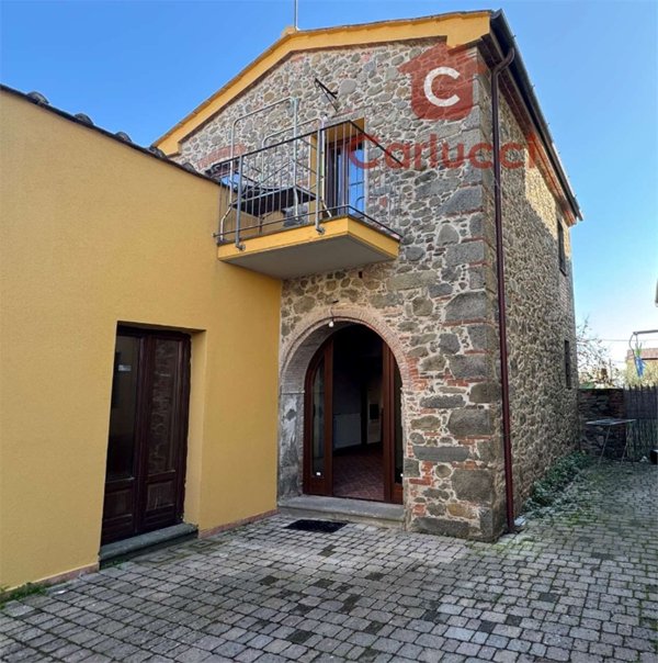 casa indipendente in vendita a Pescia in zona Castellare