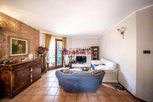 casa indipendente in vendita a Pescia