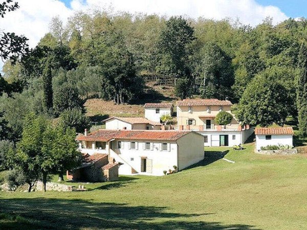 casa indipendente in vendita a Pescia