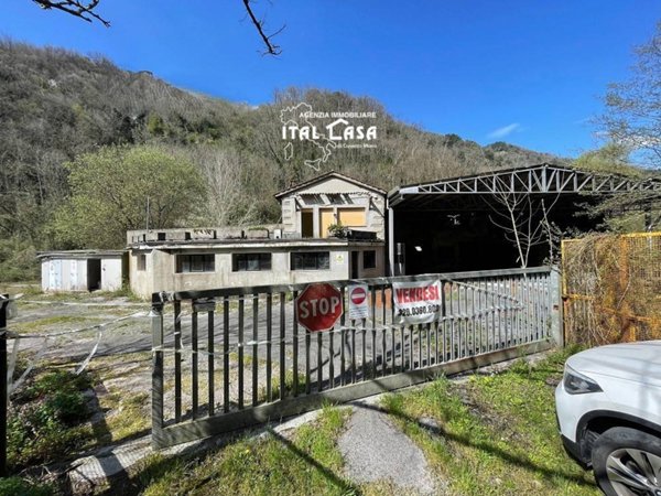 casa indipendente in vendita a Pescia in zona Sorana