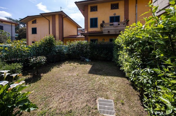 casa indipendente in vendita a Pescia