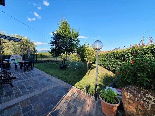 casa indipendente in vendita a Pescia