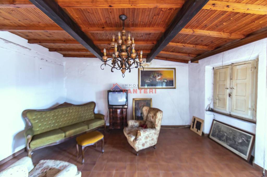 casa indipendente in vendita a Pescia in zona Pietrabuona