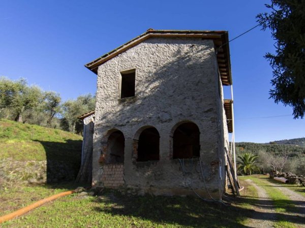 casa indipendente in vendita a Pescia in zona Collodi