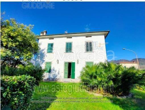 casa indipendente in vendita a Pescia