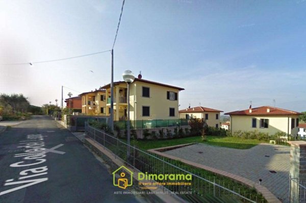 casa indipendente in vendita a Pescia in zona Veneri
