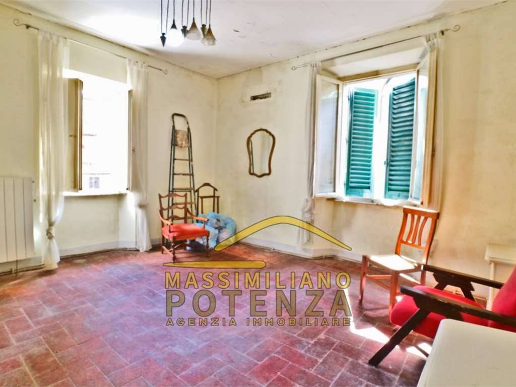 casa indipendente in vendita a Pescia