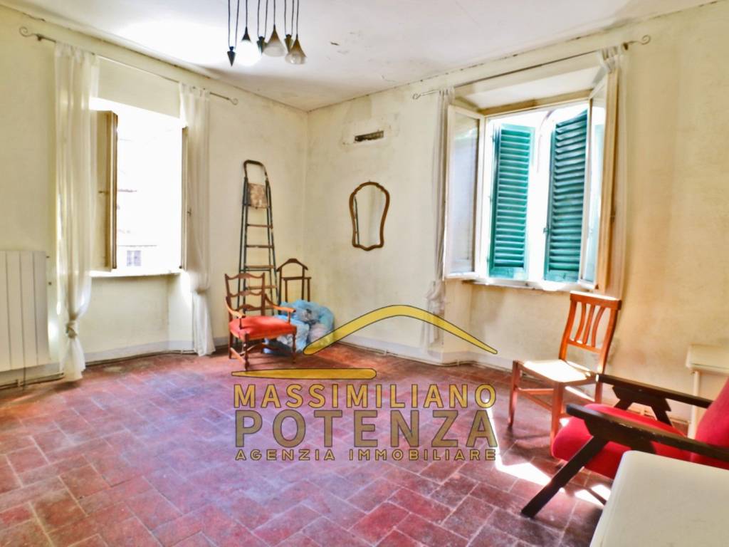 casa indipendente in vendita a Pescia
