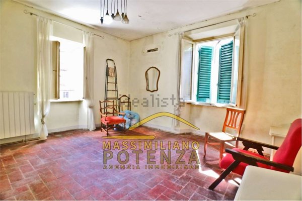 casa indipendente in vendita a Pescia