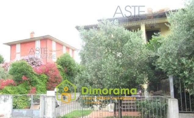 casa indipendente in vendita a Pescia in zona Veneri