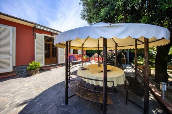 casa indipendente in vendita a Pescia