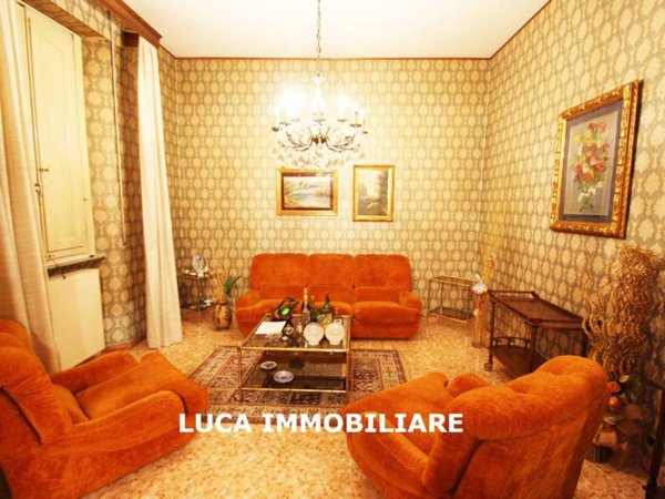 casa indipendente in vendita a Pescia