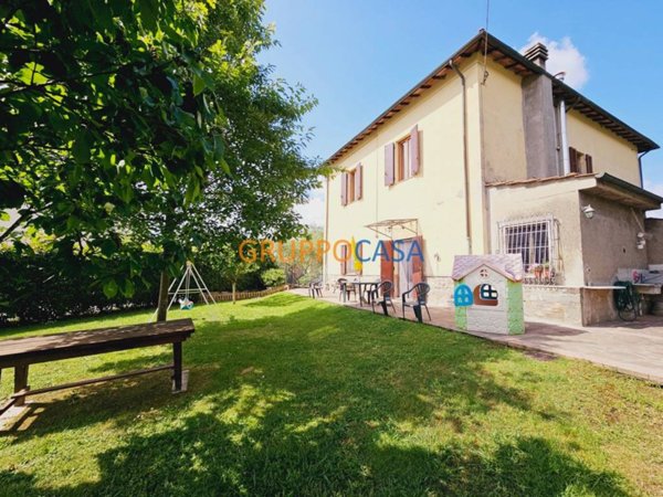 casa indipendente in vendita a Pescia in zona Veneri